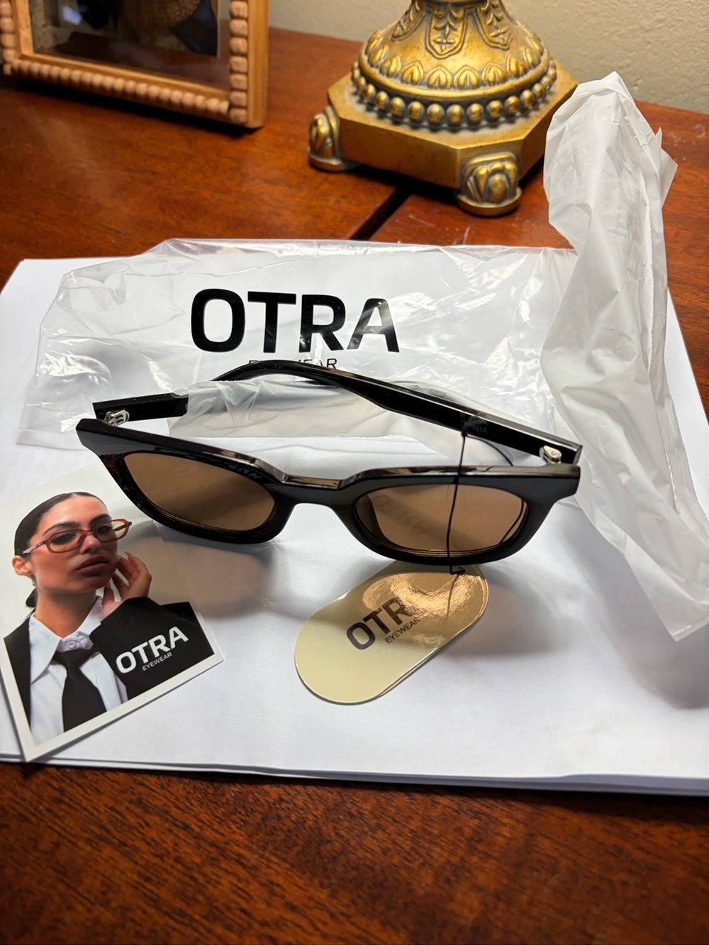 Otra brown Women's Sunglasses - Nia Classic Frame. NWT